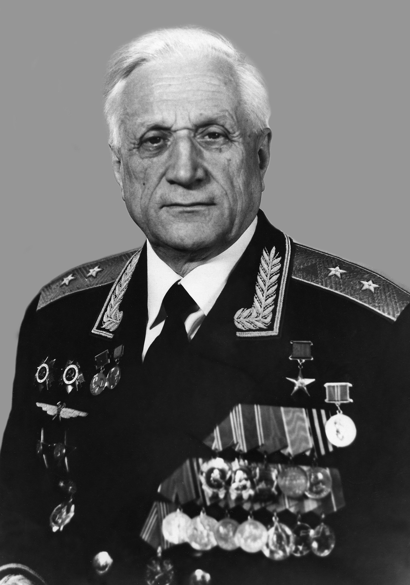 Мозжорин Ю.А. - советский учёный, один из организаторов и руководителей работ в области советской ракетно-космической науки, генерал-лейтенант-инженер. Герой Социалистического Труда. Лауреат Ленинской премии и Государственной премии СССР. Заместитель начальника НИИ-4, директор ЦНИИмаш, доктор технических наук, профессор и заведующий кафедрой МФТИ, академик Российской академии космонавтики имени К. Э. Циолковского