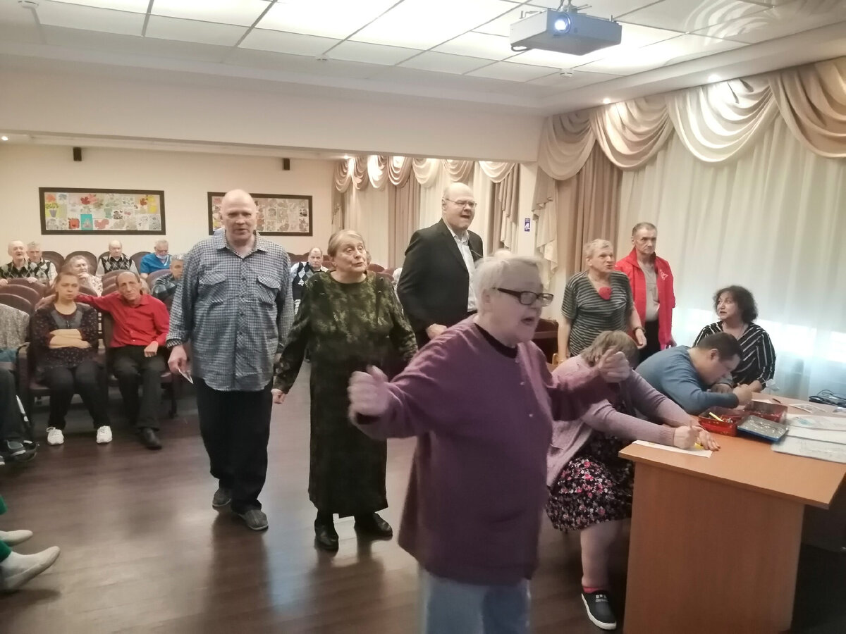 Дискотека 70-х – отличный вариант для любого геронтоцентра!