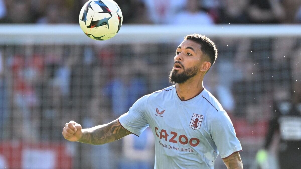    Футболист "Астон Виллы" Дуглас Луис© AFP 2022 / DAMIEN MEYER