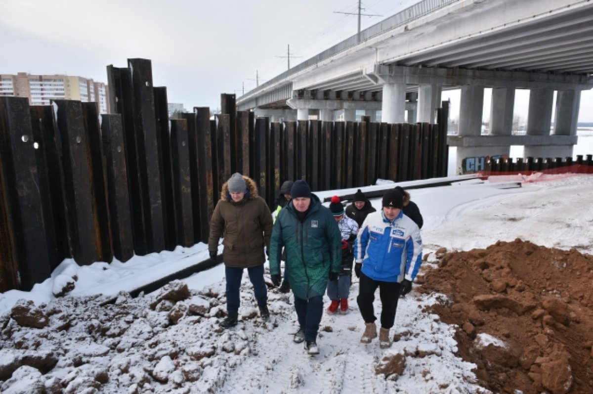    В Челнах продолжают строить дорогу под мостом через Мелекеску