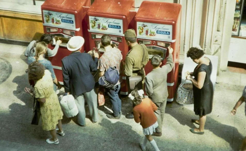 Автоматы с газировкой в СССР. Фото взято из открытых источников.