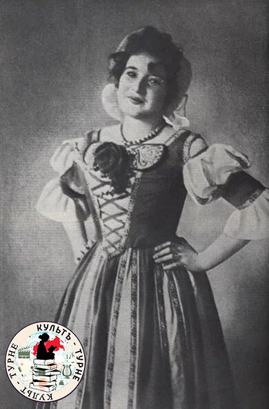 Софья Гиацинтова в образе Марии ("Двенадцатая ночь", Шекспир), 1917 год. Фотография из книги "С памятью наедине" (С.Гиацинтова)