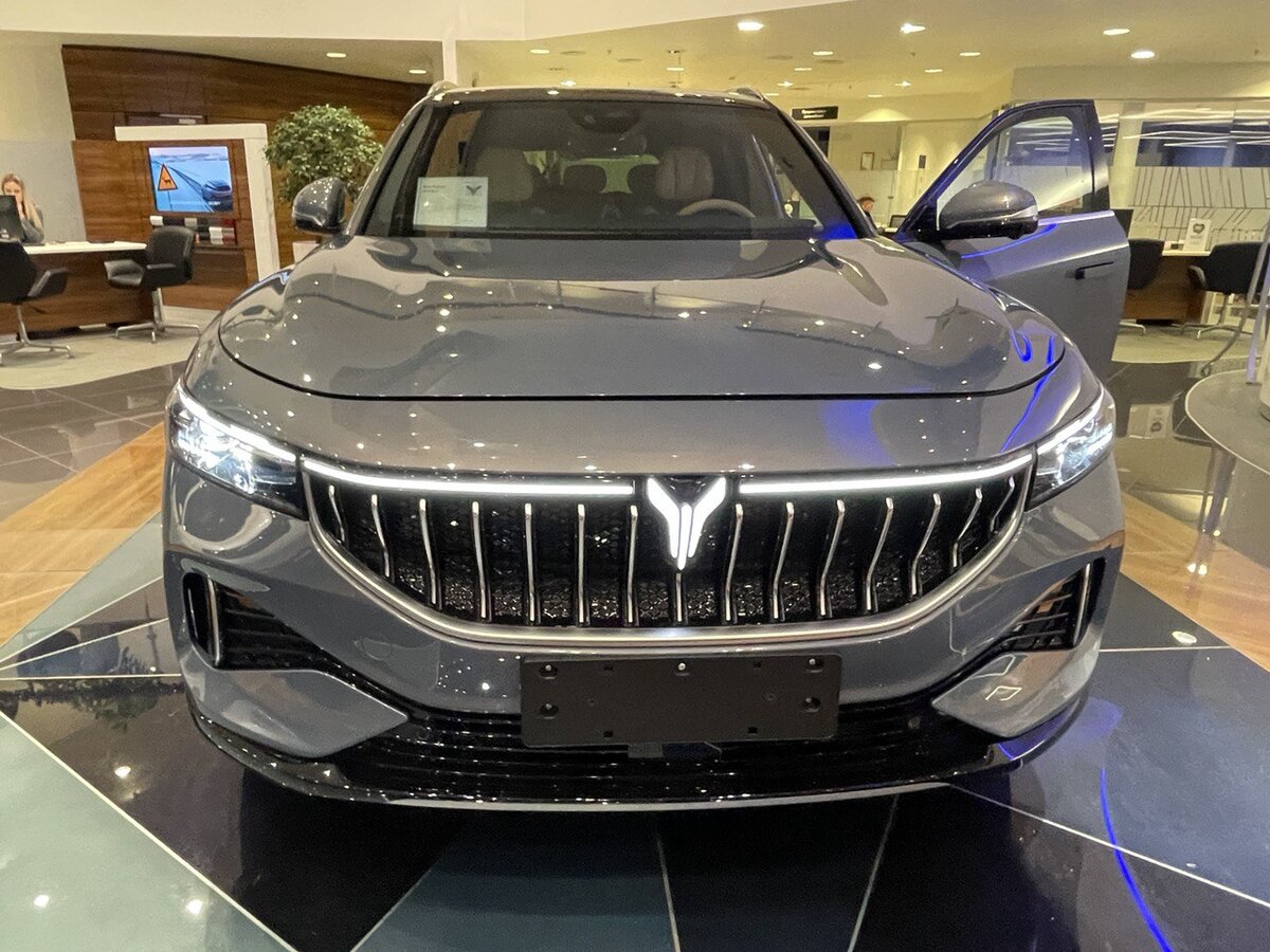 Премиальный электрический кроссовер Voyah Free в дилерском центре РОЛЬФ Electro