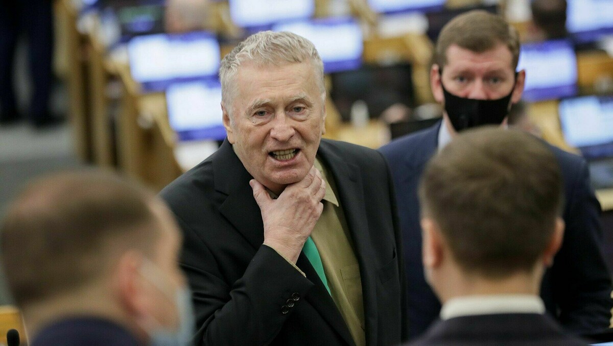     В Ростове одну из улиц города предложили назвать в честь покойного Владимира Жириновского, тем временем в Таганроге у сбежавшего директора оборонного завода нашли особняк с прудом, а в полях стали находить трупы зайцев.