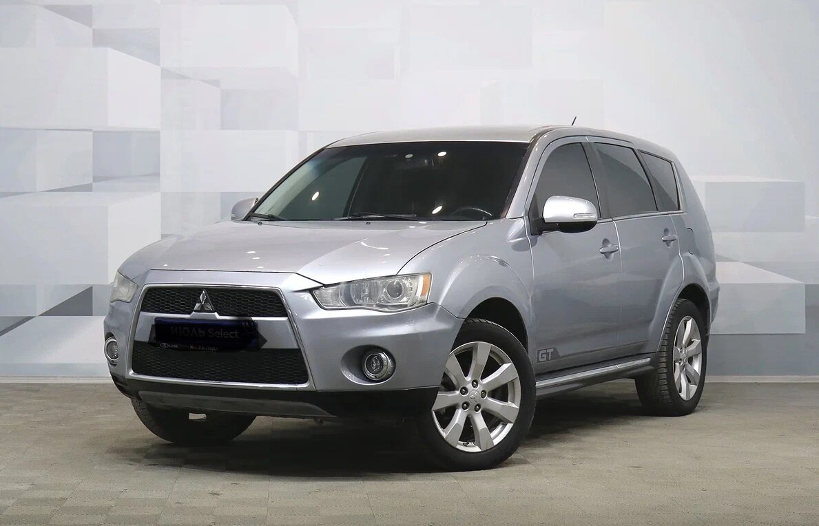 Mitsubishi Outlander 2010 сзади