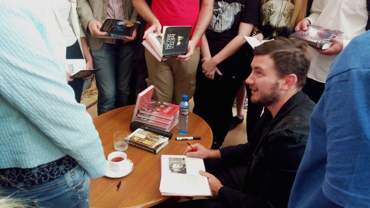    Дмитрий Глуховский на презентации книги (сс) Tempus