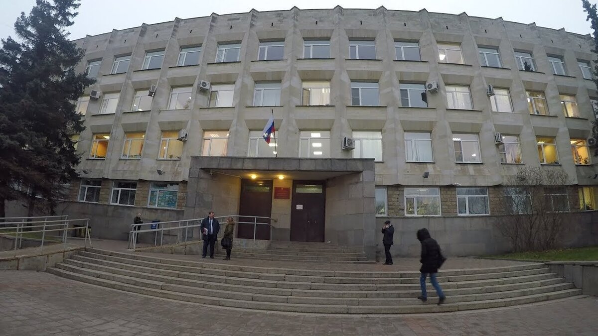 на фото Приморский районный суд Санкт-Петербурга. Источник Яндекс-картинки