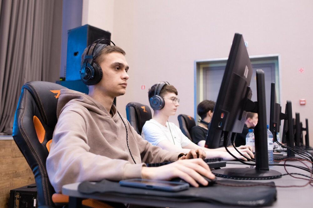    В Сургутском районе прошел турнир по киберспорту среди студентов