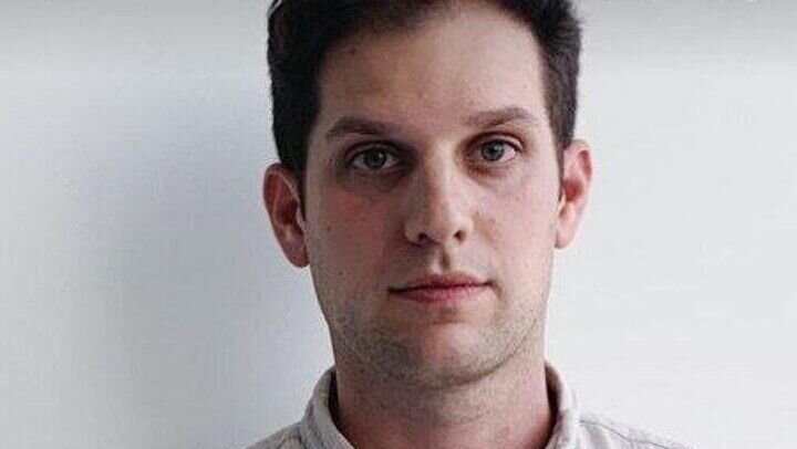     Корреспондент The Wall Street Journal Эван Гершкович (на фото) задержан ФСБ по подозрению в шпионаже. В Центре общественных связей (ЦОС) ФСБ сообщили, что задержание осуществлялось в Екатеринбурге.