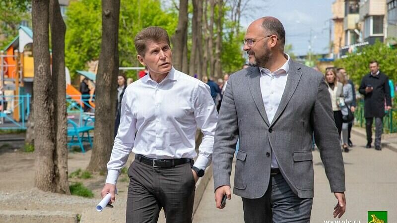     Центральный сквер в районе улицы Лермонтова, 81 посёлка Трудовое во Владивостоке преобразится уже в этом году. Губернатор Приморского края Олег Кожемяко и глава Владивостока Константин Шестаков проверили работу по благоустройству территории.