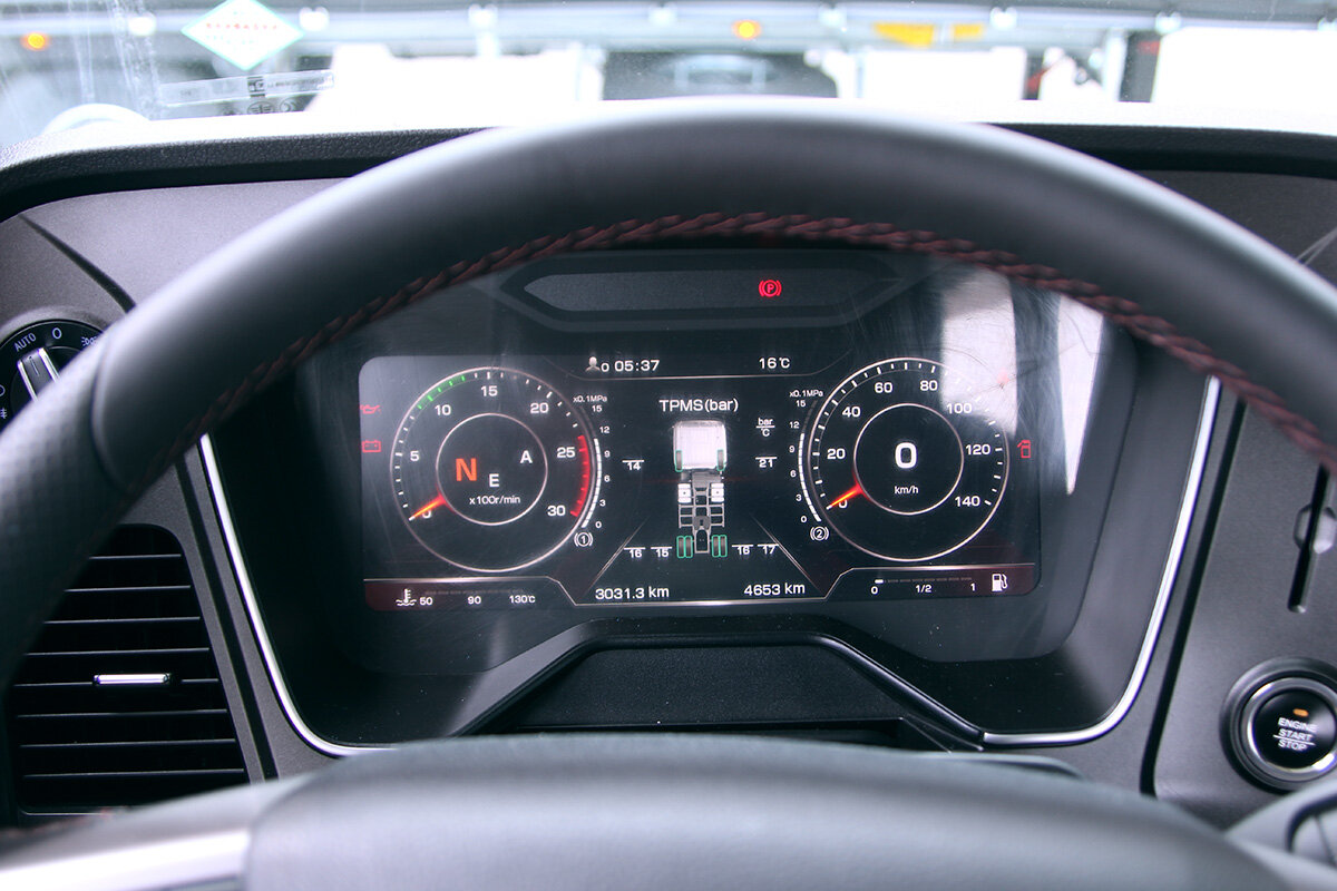 Цифровая приборная панель имеет три стиля изображения.