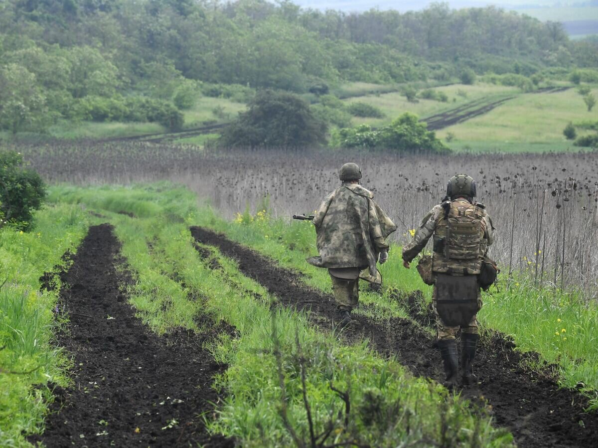     Военнослужащие ВС РФ в зоне проведения СВО© РИА Новости