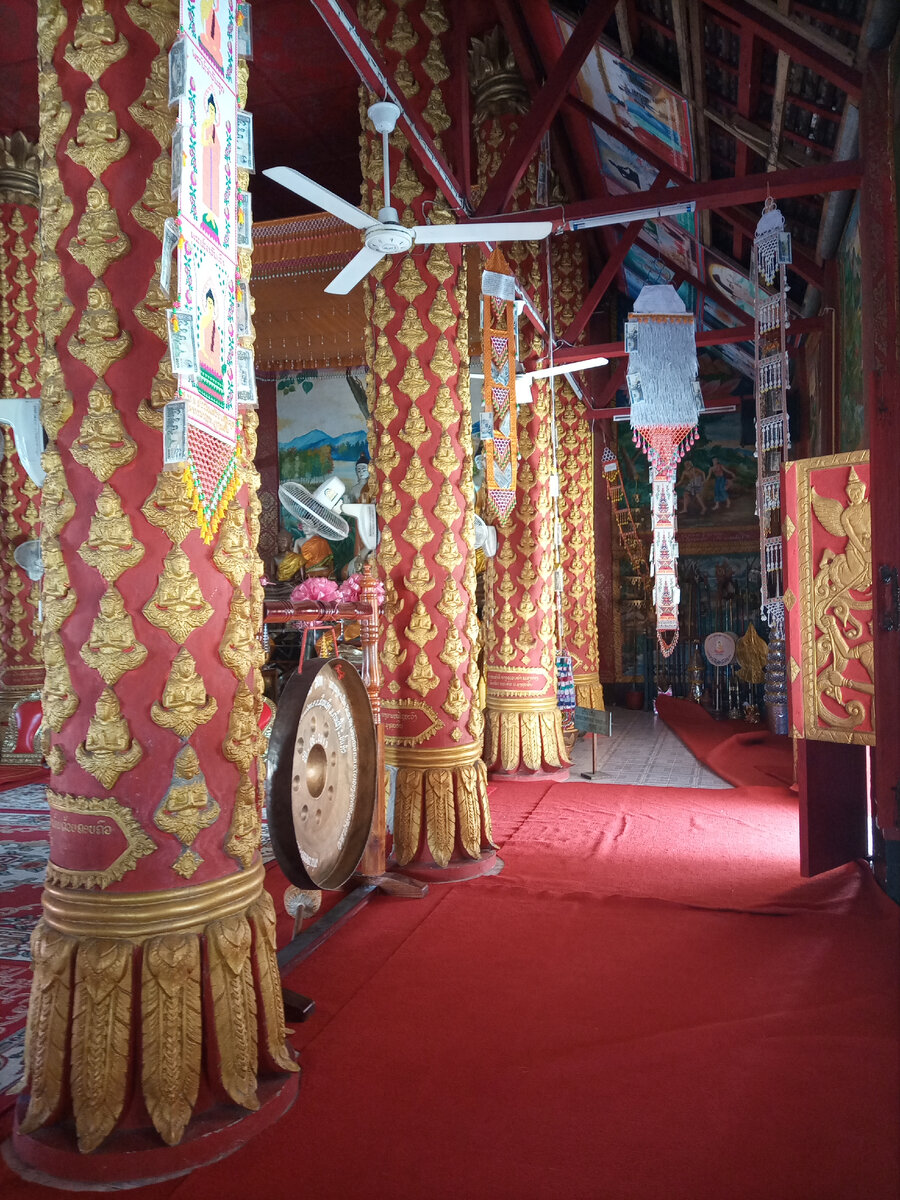 внутри храма