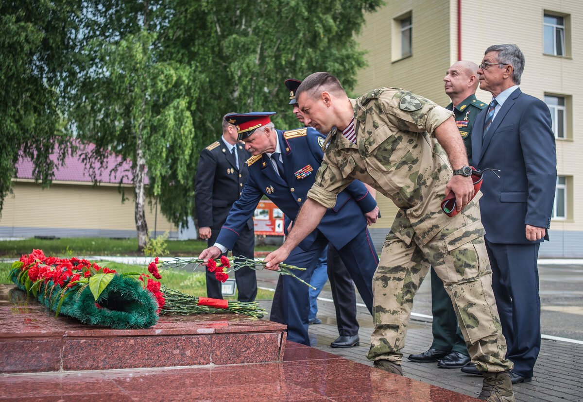 В Новосибирске прошла Всероссийская эстафета Следственного комитета  Российской Федерации «Россия – страна Героев» | Следственный комитет  Российской Федерации | Дзен