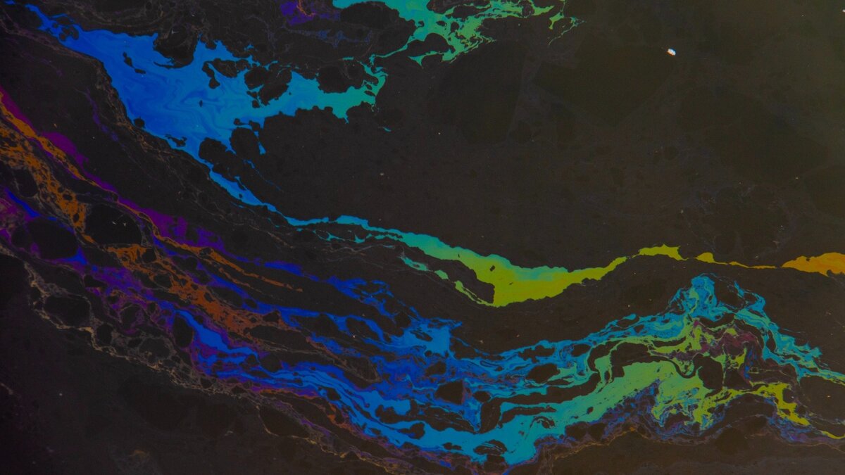     Непонятной слизь вызвала различные слухи и провокации о ее происхождении, разбираться в деле будет Роспотребнадзор.