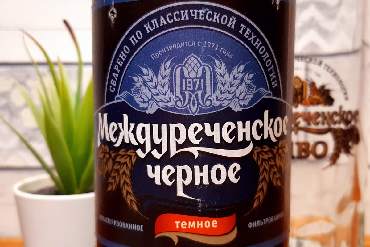 Черно-синий дизайн выглядит поинтереснее остальных "собратьев"