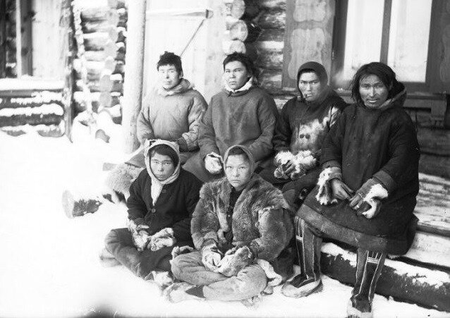 Ханты (обратите внимание на то, что они - монголоиды!)