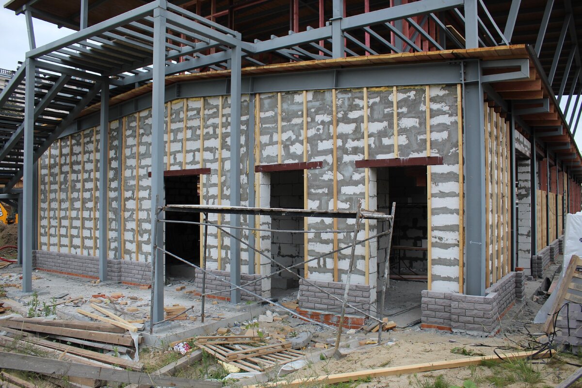  Облицованы здания будут под серый кирпич (здание проката)