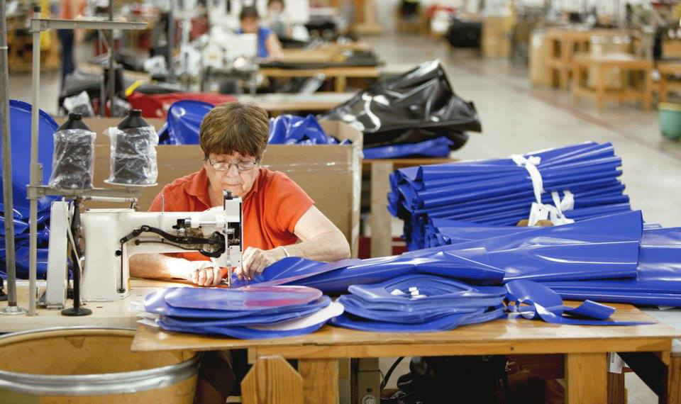 Инфраструктура офиса Century Martial Arts  в Оклахоме включает фабрику с самым передовым производством, лабораторию и даже школу единоборств. 