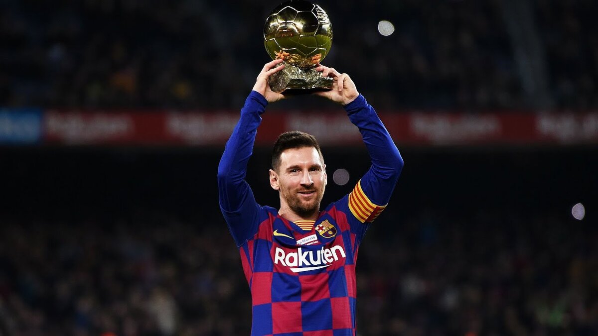 Лионель Месси футболист. Messi золотой мяч. Лионель Месси фото. Лионель Месси золотой мяч.