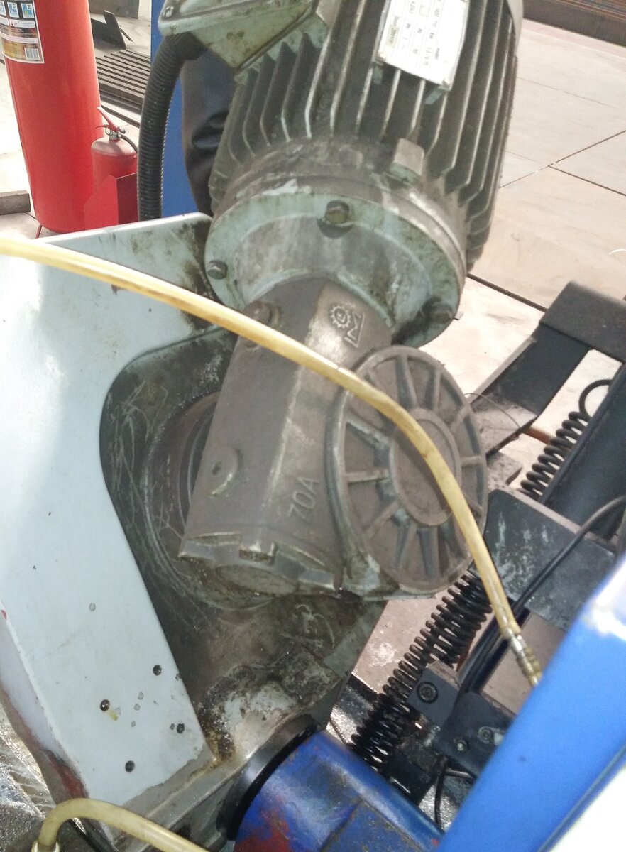 Редуктор на ленточнопильном станке WE-350-AR (фото автора)