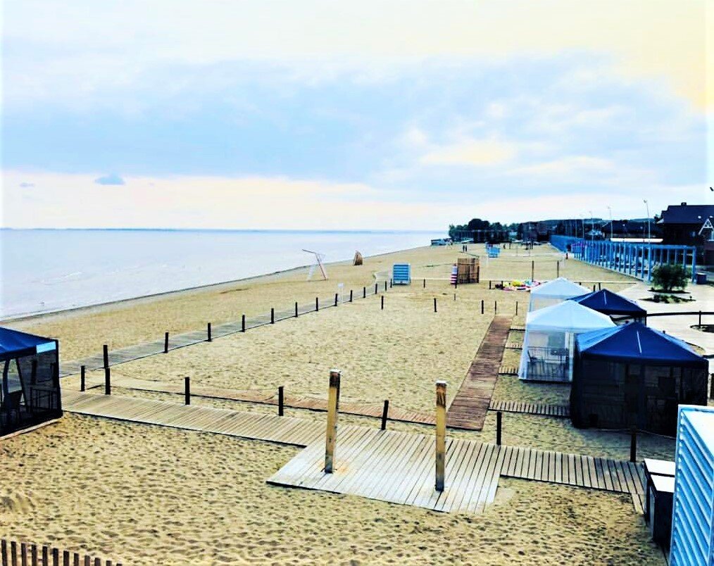 Обустроенный пляж