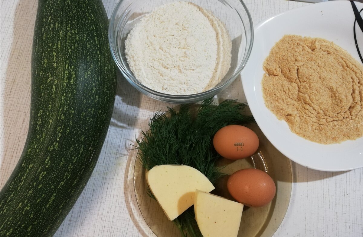 Сухари для панировки использовала домашние, от сушеной корки батона