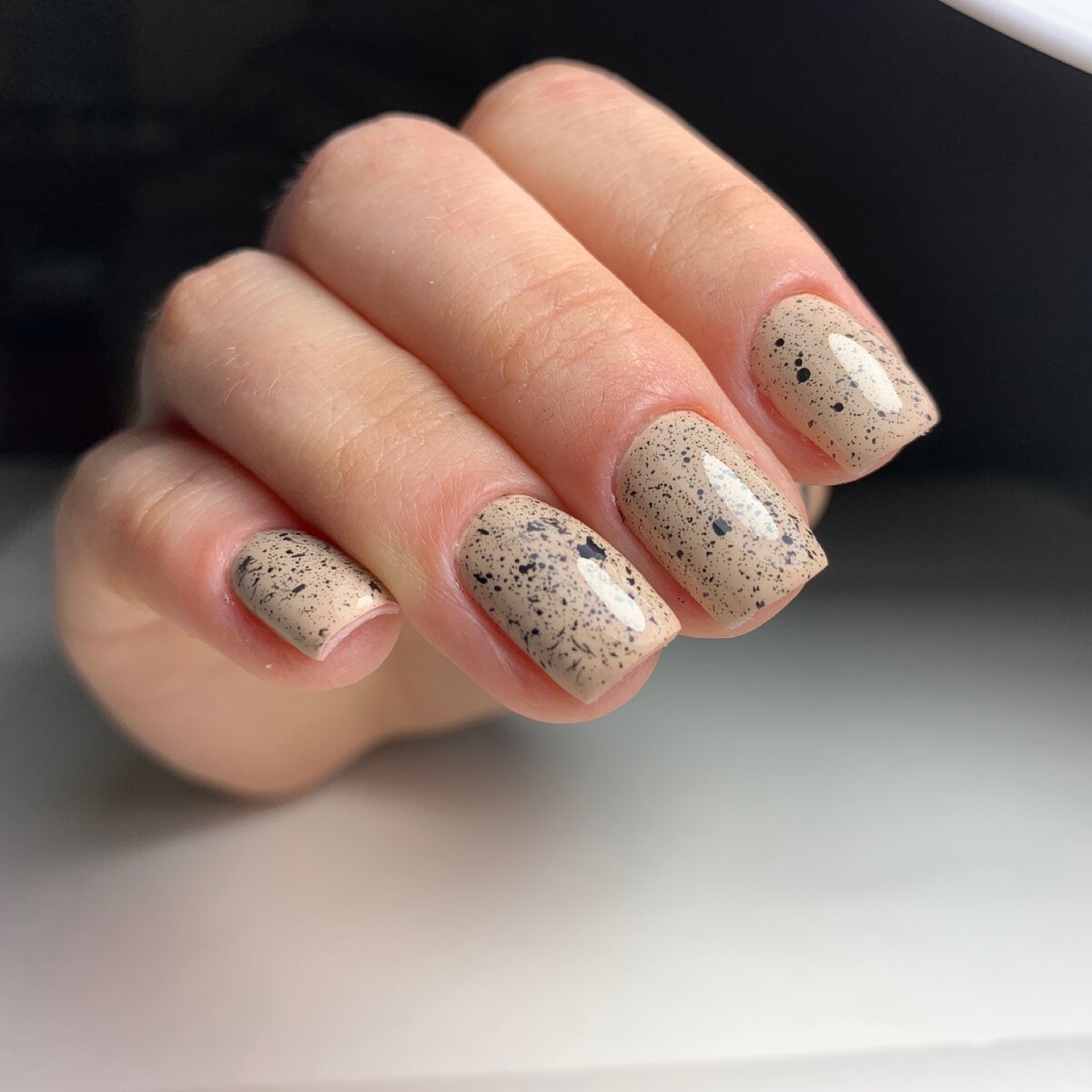 Маникюр «перепелиное яйцо»