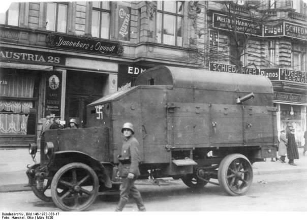 Behelfs-Panzerkraftwagen на шасси 5-ти тонного грузовика, Берлин. Фото: RCforum.ru