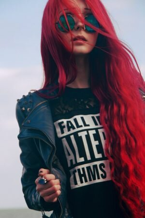 Девушка по пунктам показала как добиться абсолютно волшебного образа. Здесь она рассказала как сделать лицо более контурным, добиться того или иного цвета кожи, сделать глаза зрительно больше.