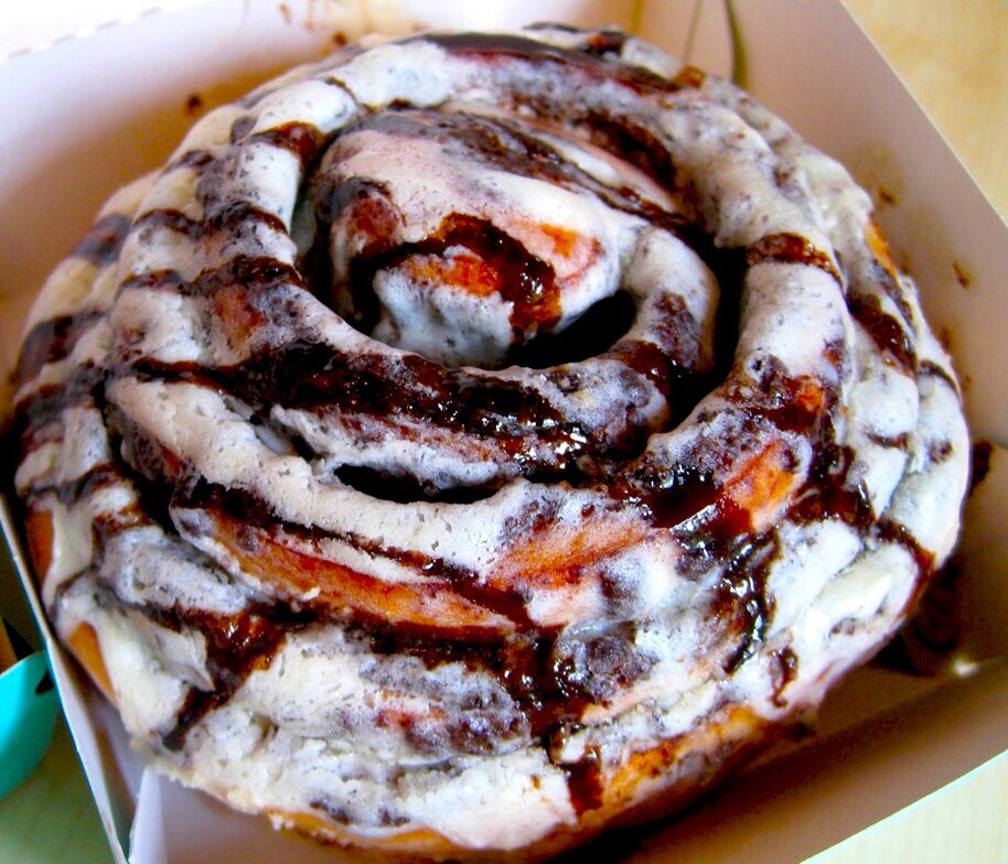 Cinnabon булочки с корицей