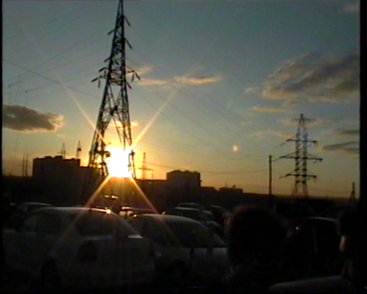 выглядит очень мрачно,но в тот же момент очень красиво и эстетично 