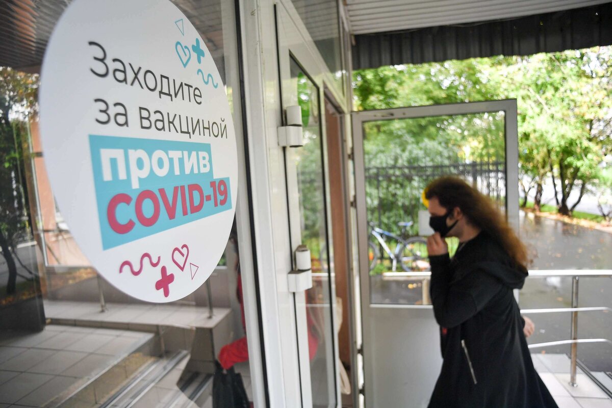 Фото: Вакцинация москвичей в рамках пострегистрационного исследования вакцины от коронавируса в городской поликлинике №62. / Сергей Киселев/АГН "Москва" 