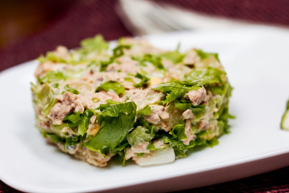 Рецепт салата из консервов горбуши – пошаговый рецепт приготовления с фото