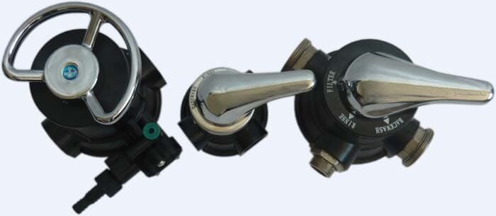 Слева направо: На умягчение, на фильтрацию (до 2х кубов в час), на фильтрацию (до 4х кубов в час).