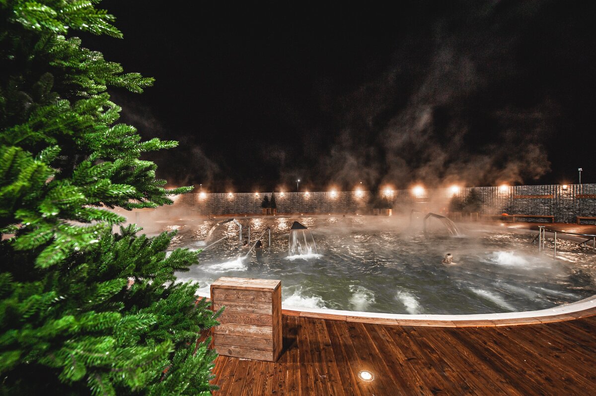 В этой воде более 11 полезных элементов, среди них магний, кальций, бром, натрий.