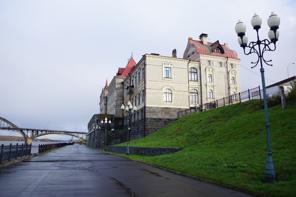 На набережной, Рыбинск