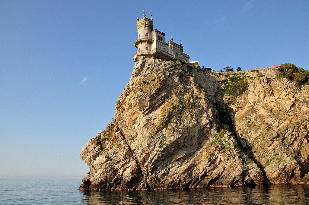 Ласточкино гнездо в крыму с моря