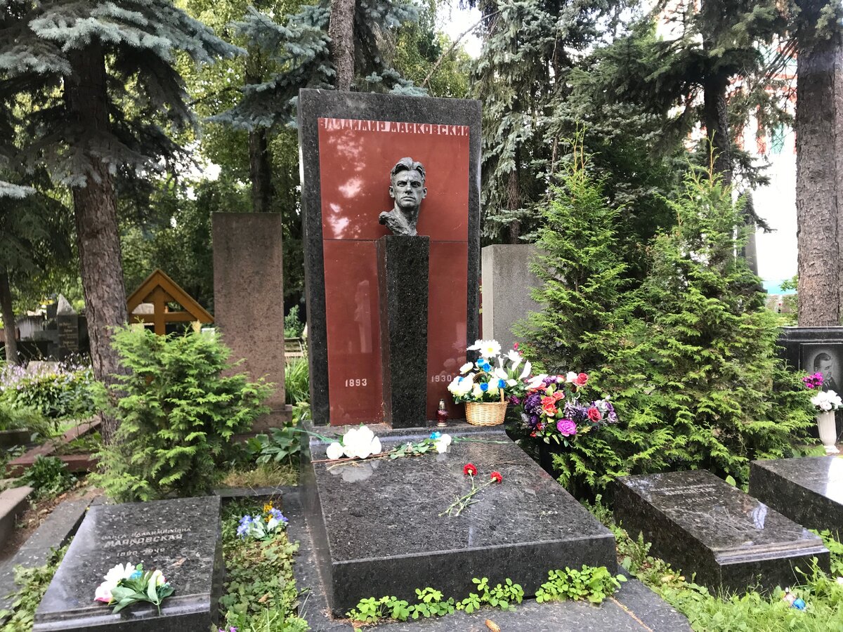 Могила Огарева на Новодевичьем кладбище