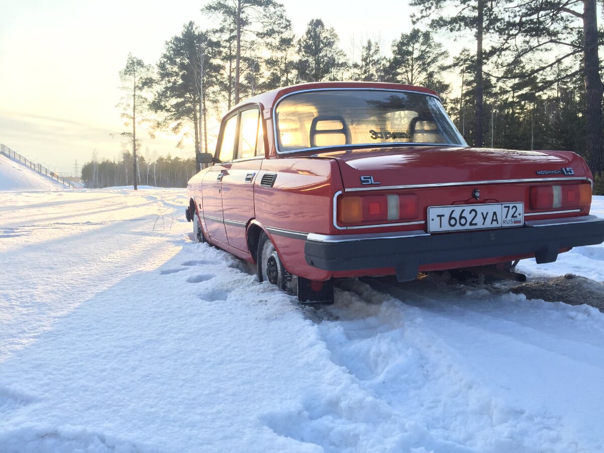 Отдельные партии автомобилей данной модификации впервые в отечественной практике окрашивали «металликом». Именно Москвич-1500SL в 80-х стал основной экспортной продукцией АЗЛК, если не считать сборочных комплектов М-2140 для НРБ, но особого распространения за пределами рынков стран СЭВ не получил. Большая часть этой модификации «Москвича» уходила на экспорт, но некоторое количество поступало и на внутренний рынок. 17 сентября 1986 года с конвейера АЗЛК сошел 2140SL, ставший 4-миллионным автомобилем завода.