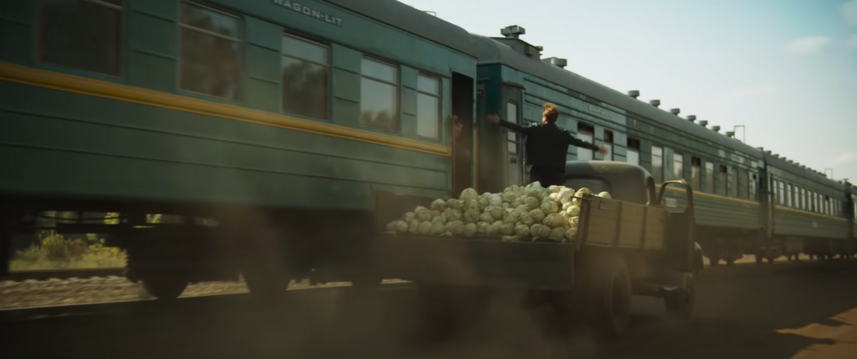 The train leaves five minutes. Догоняет поезд.