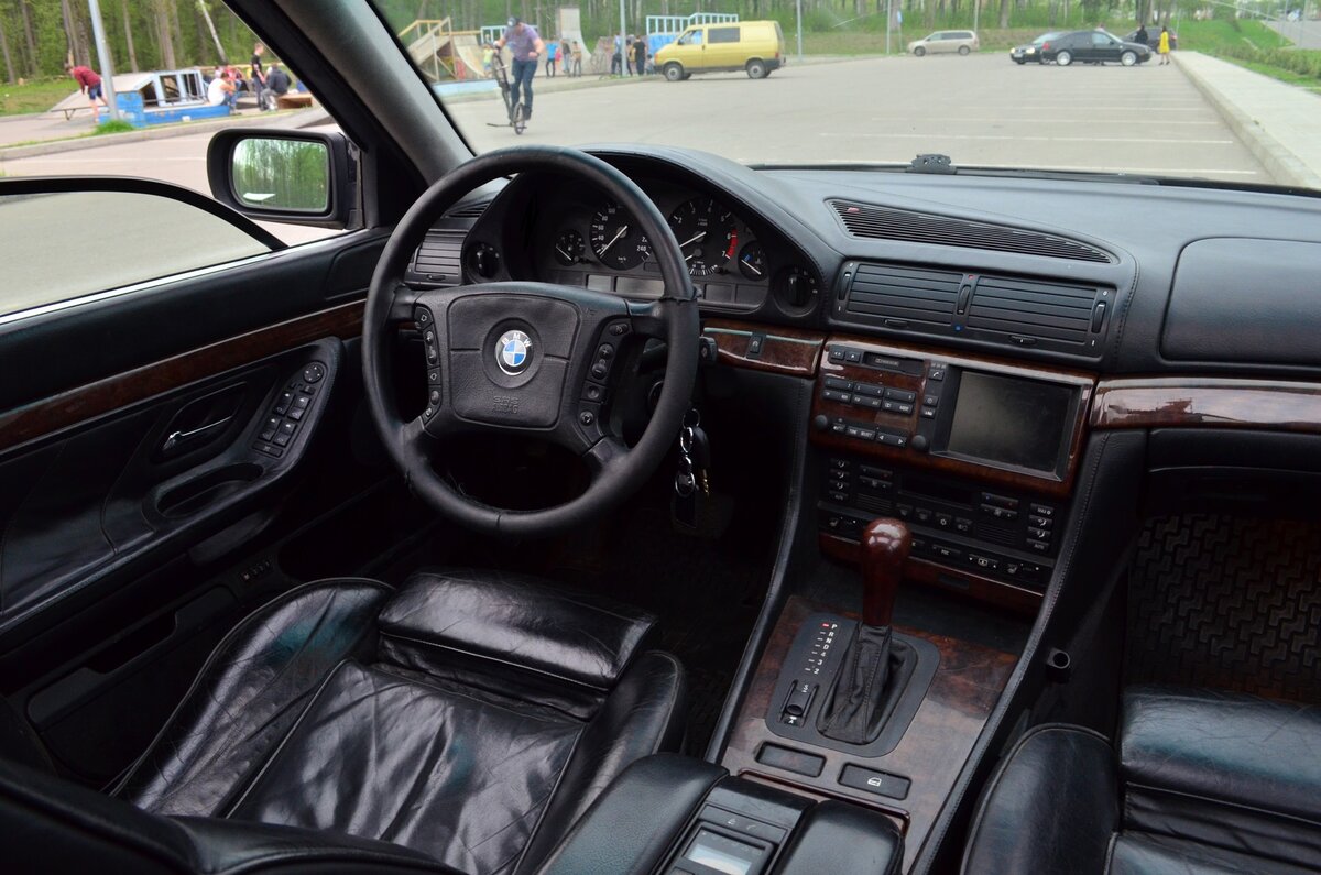 Какую BMW стоит покупать за 300 тысяч рублей? Показываю три лучших варианта в этом ценовом сегменте