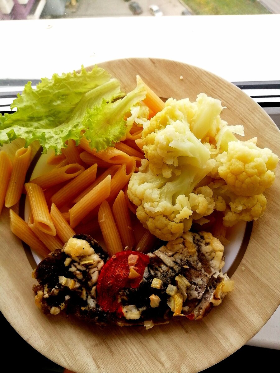 Вот, что у меня получилось. На гарнир сварила макароны и цветную капусту. 