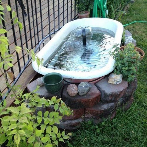 Как приятно после тяжелого трудового дня отдохнуть у прохладного, успокаивающего журчанием воды фонтана сделанного собственными руками. Даже маленький  декоративный фонтанчик на дачном участке станет не только ярким украшением ландшафта.