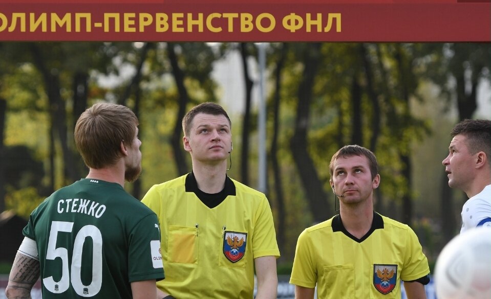 Сергей Чебан (второй слева) перед матчем "Краснодар-2" - "Нижний Новгород". Фото fckrasnodar.ru