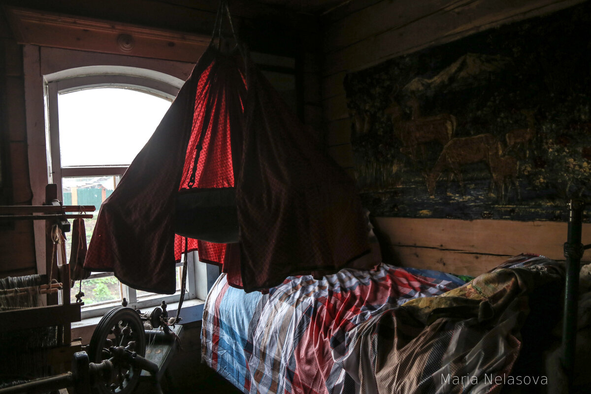 люлька возле хозяйской кровати