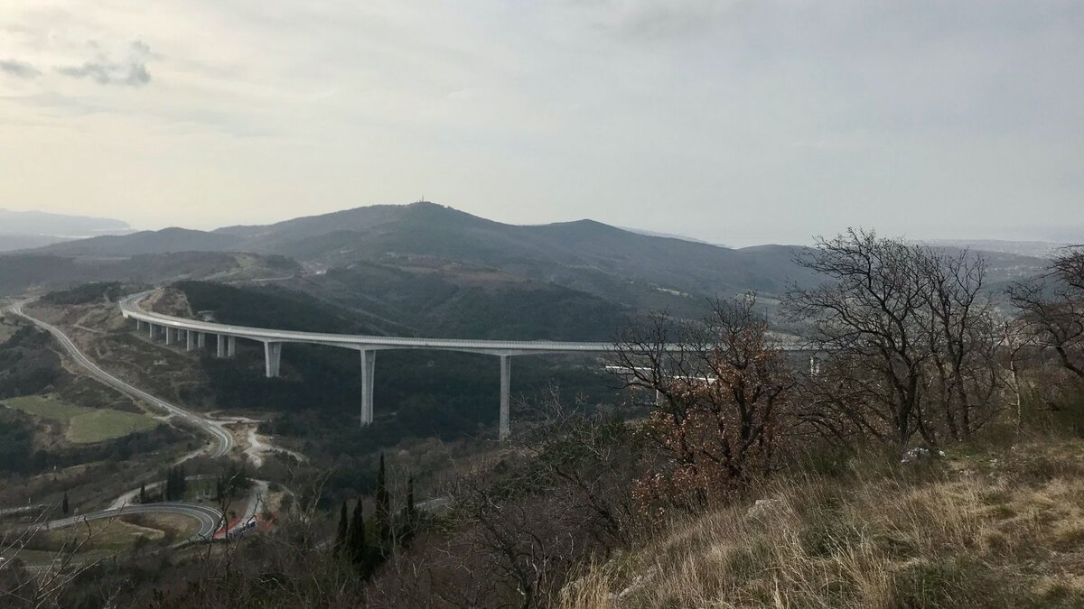 Виадук Чрни Кал, самый большой виадук Словении
