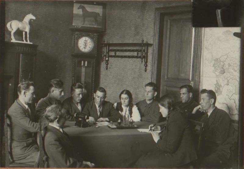 Из альбома «Харьковский ветеринарный институт», 1940 год.
источник: МАММ / МДФ (russiainphoto.ru).