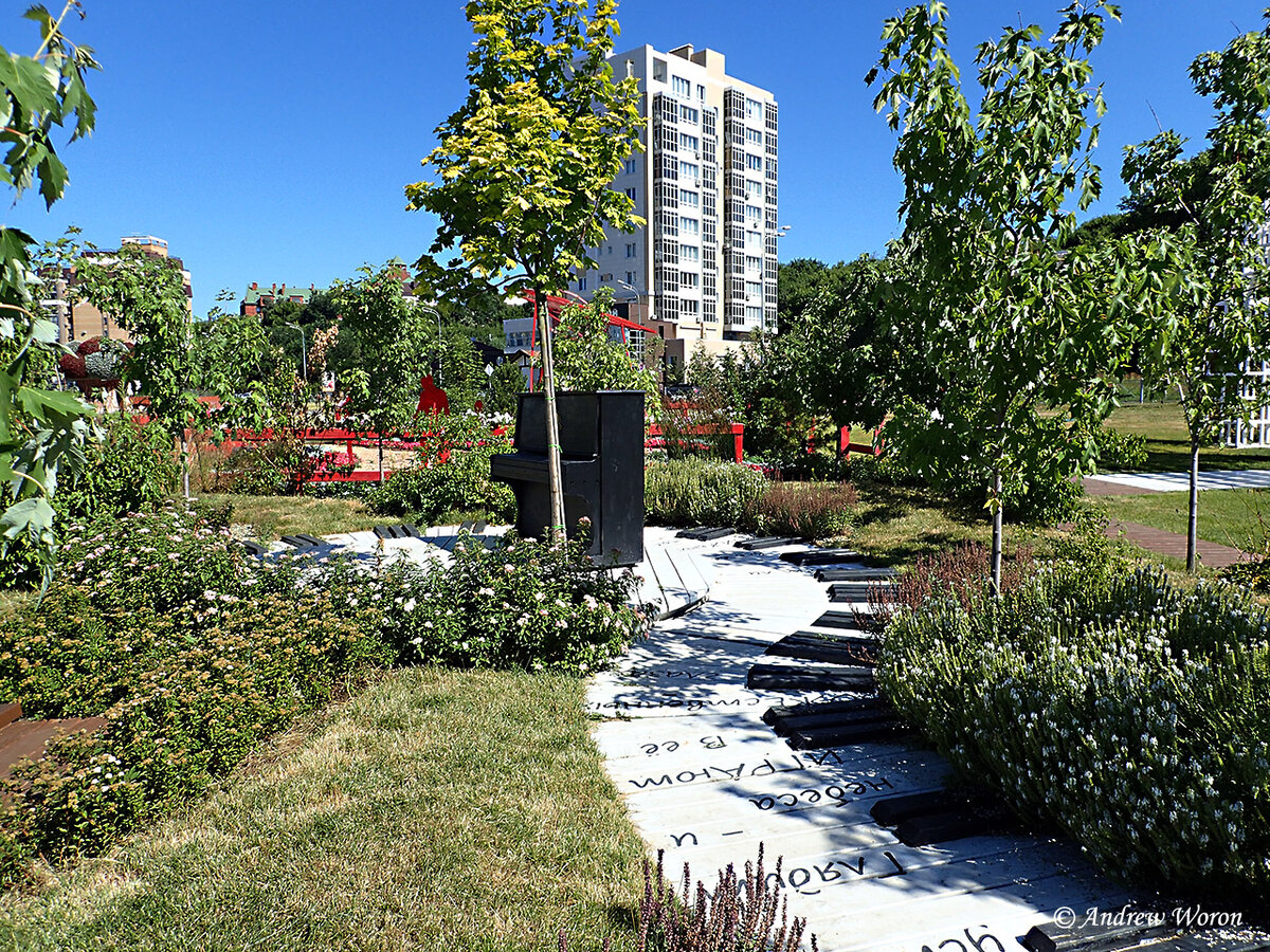 Цветочная композиция с пианино