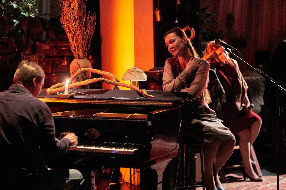 Спектакль-посвящение "Капли Датского короля" по произведениям Булата Окуджавы